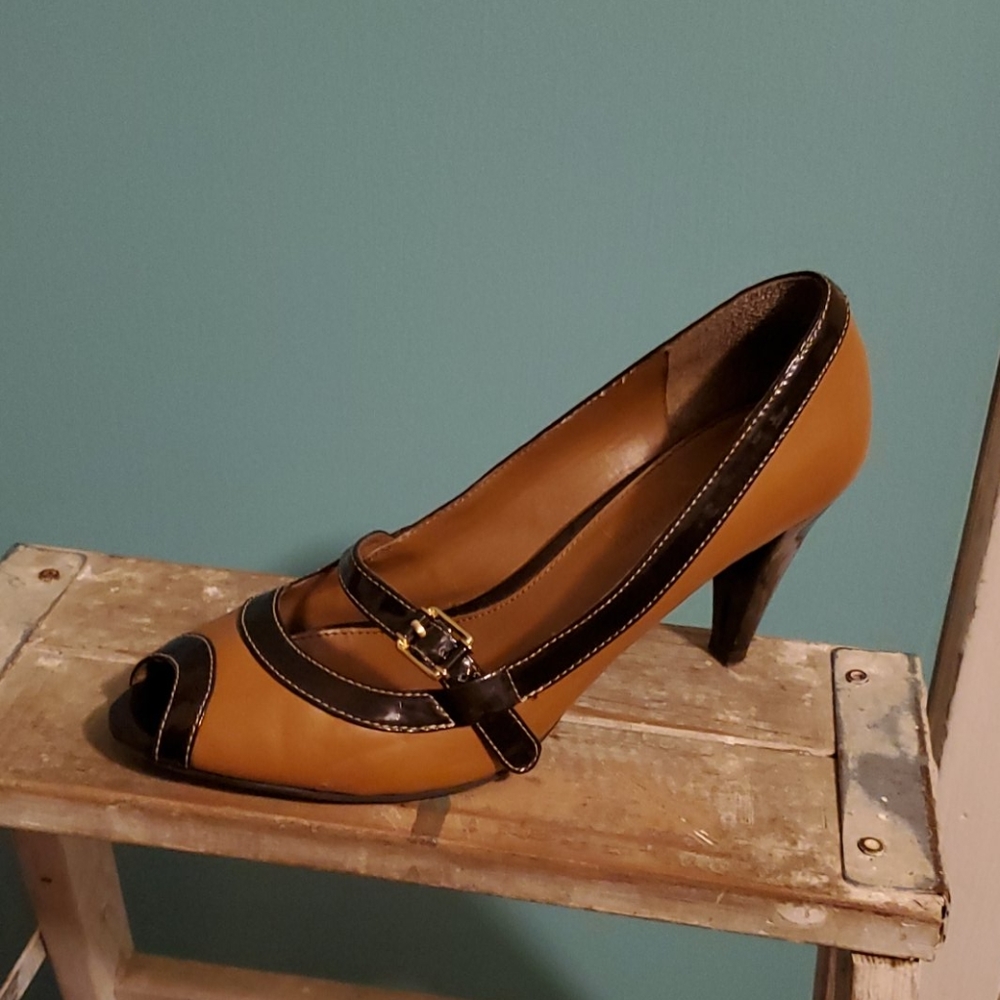 🦄🌈4/$10  Etienne Aigner 8M Mary Jane peek toe heels